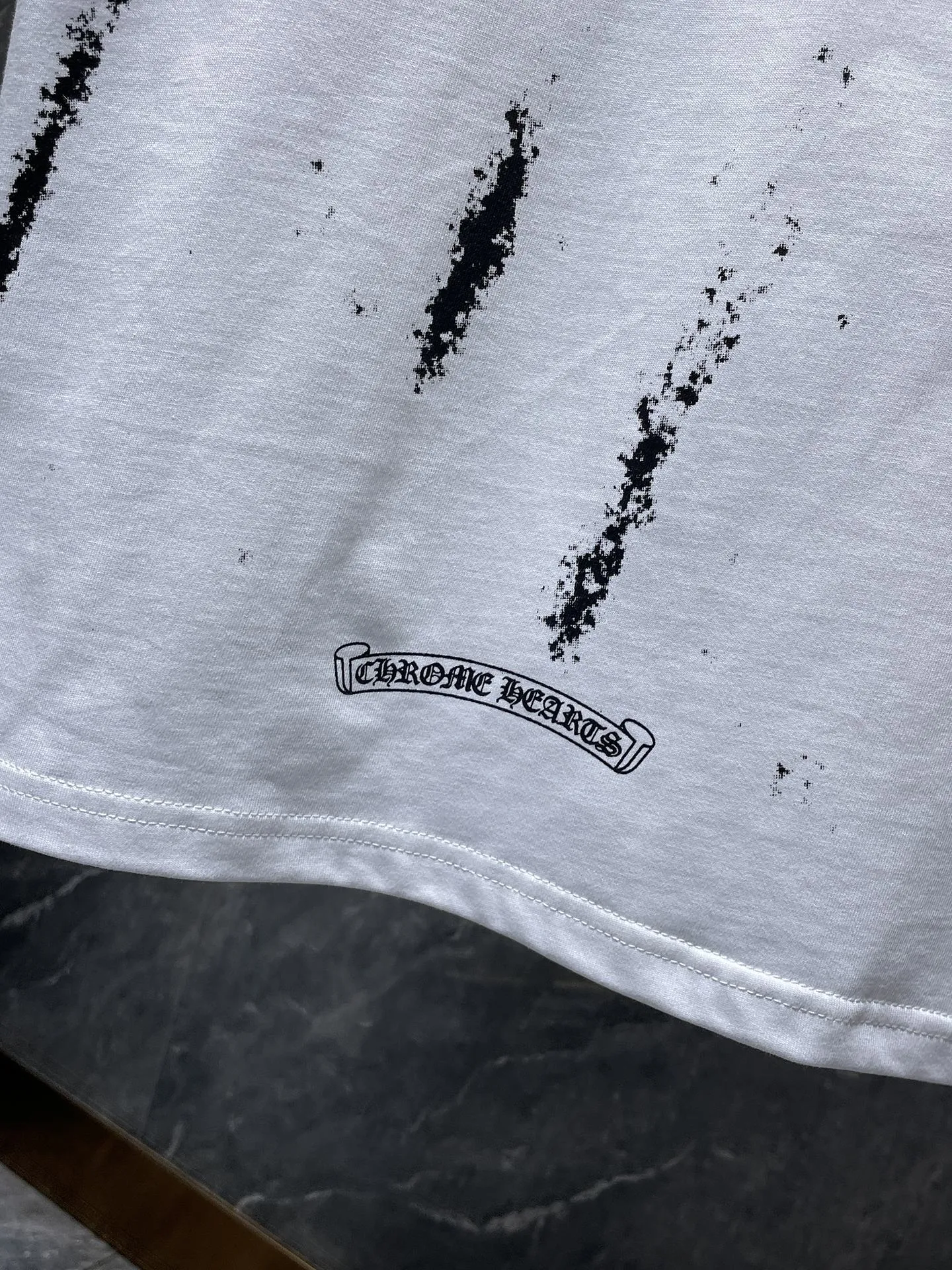 P160 New Chrome Hearts 25ss for summer. High gram weight, environmentally friendly and high-quality top-grade fabric. 260g~270g. Chrome graffiti splashed ink and hot diamond horseshoe short sleeves. Counter synchronization. 1:1 replica version. Recommended colors: white, black. Size: S, M, L, XL.